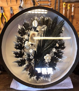 Zwart/wit-bloemenkrans met foto