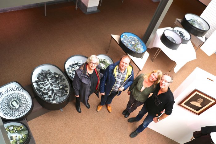 Van links naar rechts: Corneel Beijert-Baan, Bart Van Thuyne, Lidy Halkus en Evert Jan Halkus. Foto © Stadsbestuur Deinze
