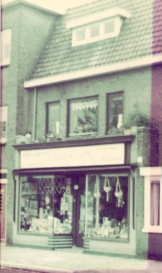 De winkel van mevrouw den Hartog-Bus in Utrecht